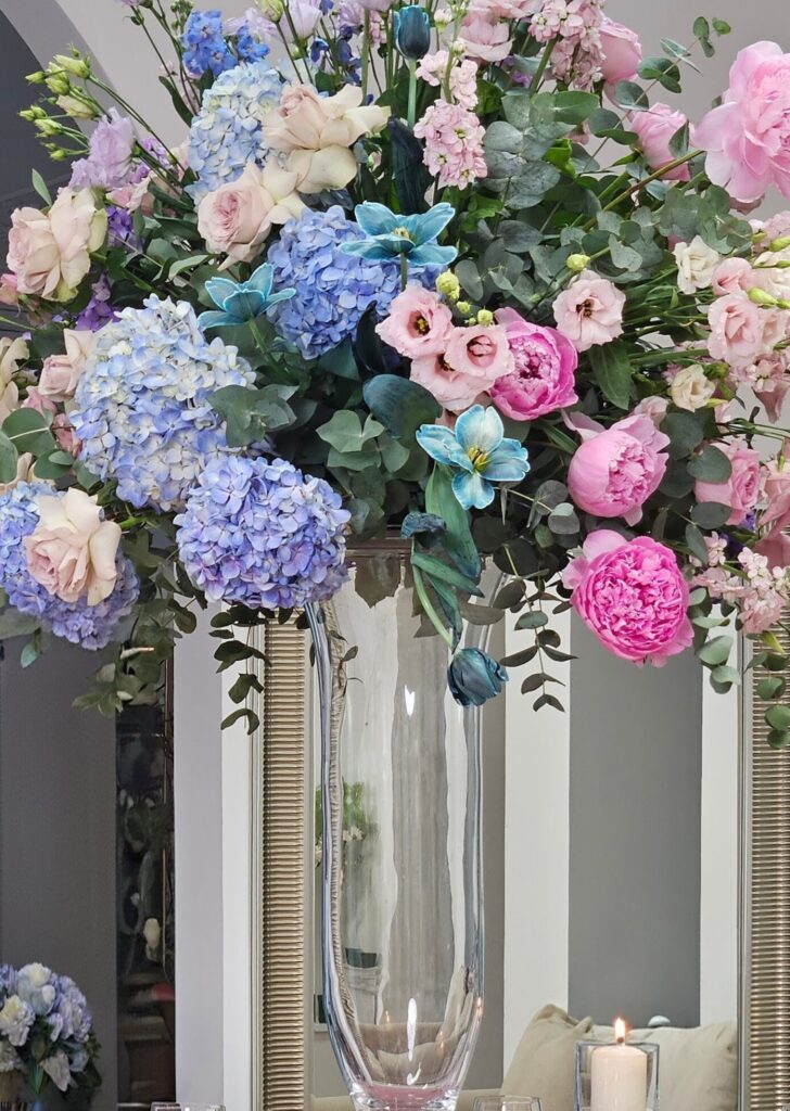 Kolorowa kompozycja premium na wesele-hortensje, piwonie i róże - AnJa Art of Decor