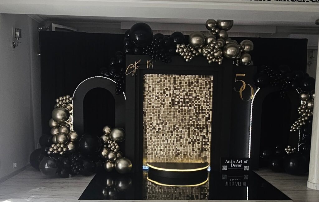 Czarna dekoracja urodzinowa ze ścianką cekinową i balonami - AnJa Art of Decor